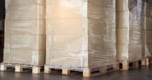 Fasciapallet a tavola chiusa o tavola aperta: quale scegliere per un imballaggio efficiente